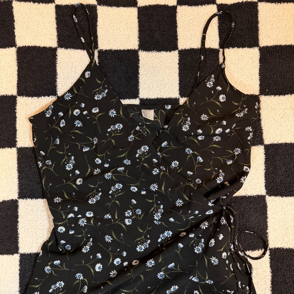 h&m divided black midi floral wrap sundress with high-low hem size 4 - Picture 5 of 5